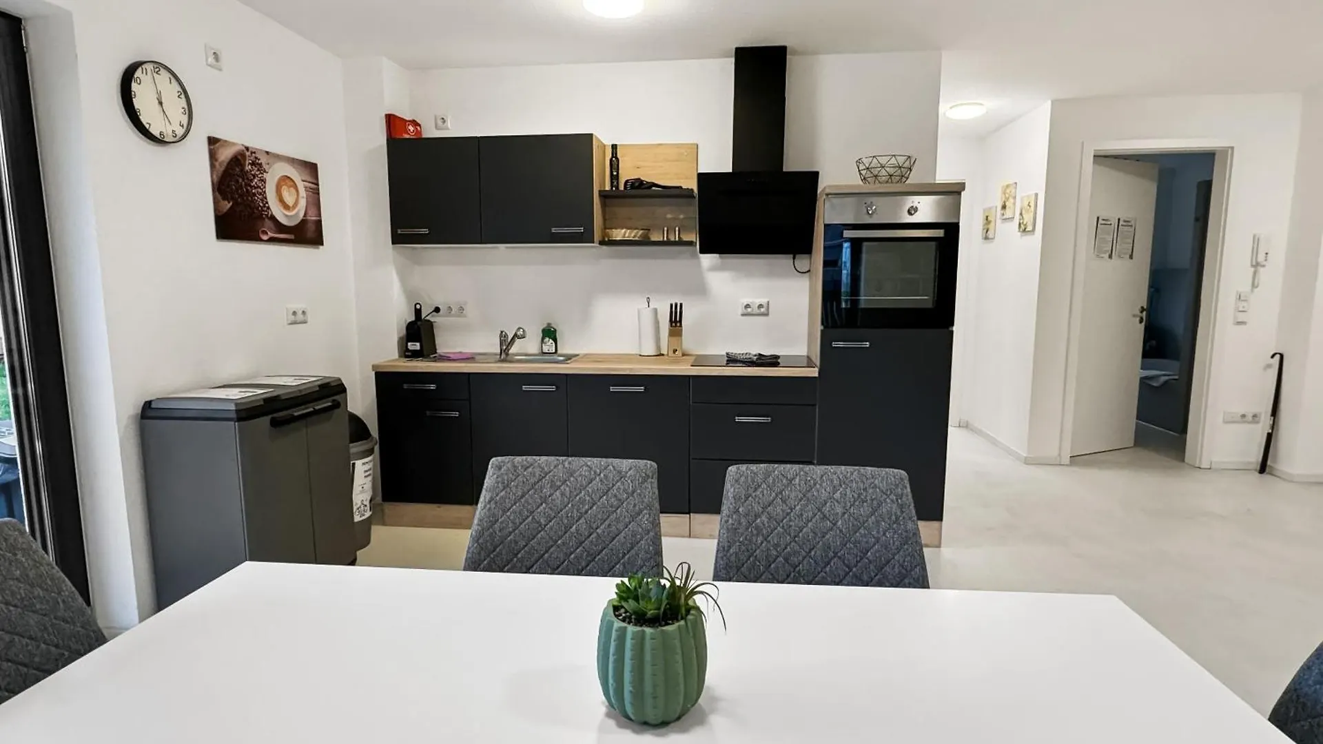 Feworld Freilassing - 2 Apartments - Near Train Station - Free Parking 0*,  Allemagne
