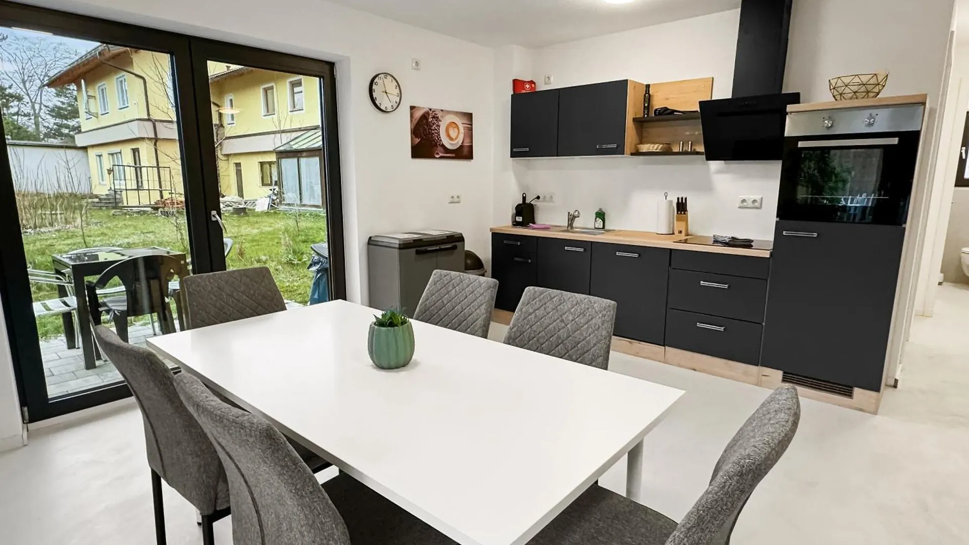 Feworld Freilassing - 2 Apartments - Near Train Station - Free Parking 0*,